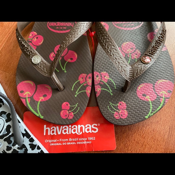 NEW! HAVAIANAS FLIP FLOPS, 2 PAIRS - Picture 3 of 7